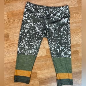 PRANA Pillar Printed Capri Leggings Green Size L